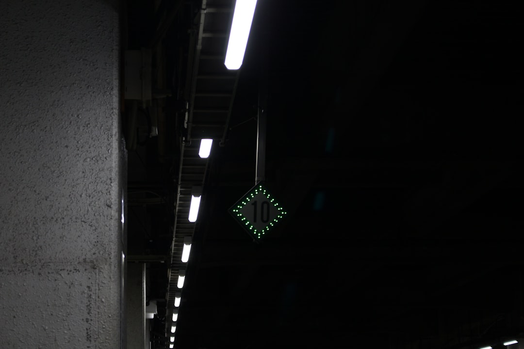 Pantallas LED transparentes en concesionarios de coches en Igualada